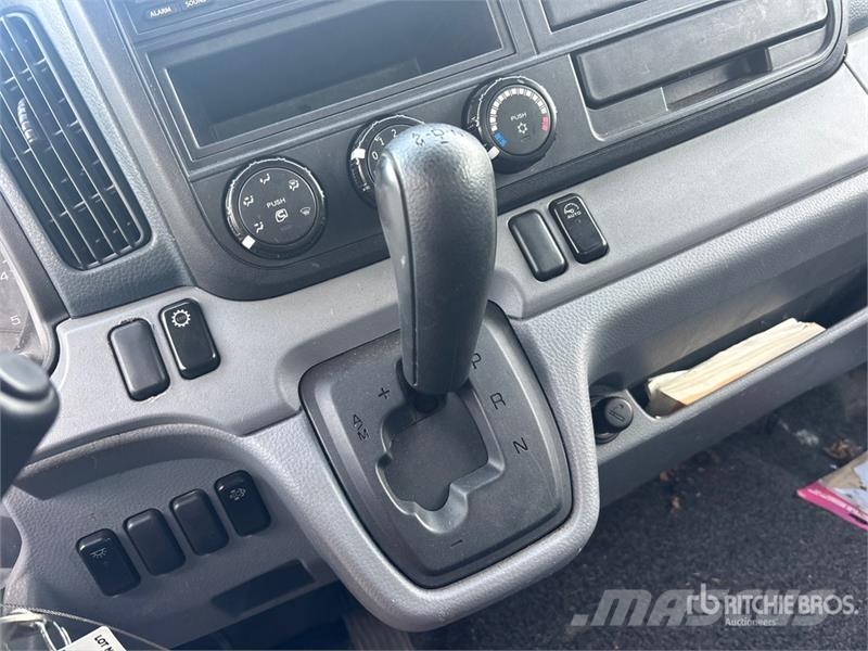 Mitsubishi Fuso 4x2 Van Truck 厢式货车