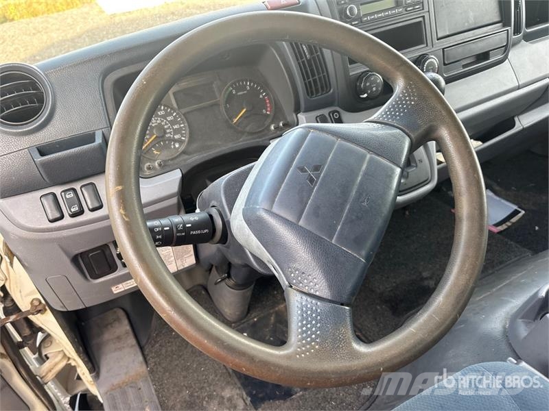 Mitsubishi Fuso 4x2 Van Truck 厢式货车