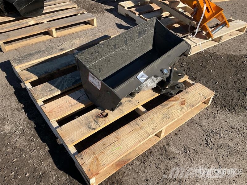 Miva VCT800 32 in Hydraulic Tilting Excavator Bucket (U Cucharones