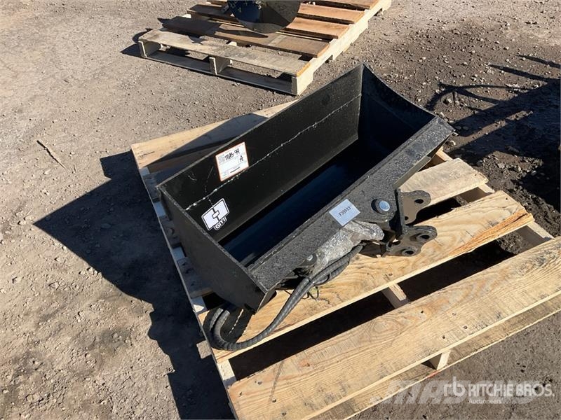 Miva VCT800 32 in Hydraulic Tilting Excavator Bucket (U Cucharones