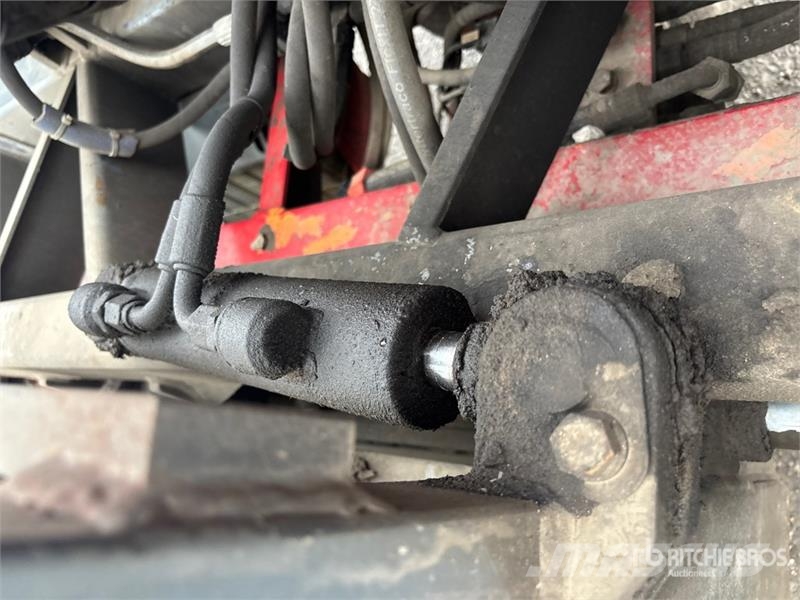 Moffett M5000 رافعات شوكية مثبتة على شاحنات