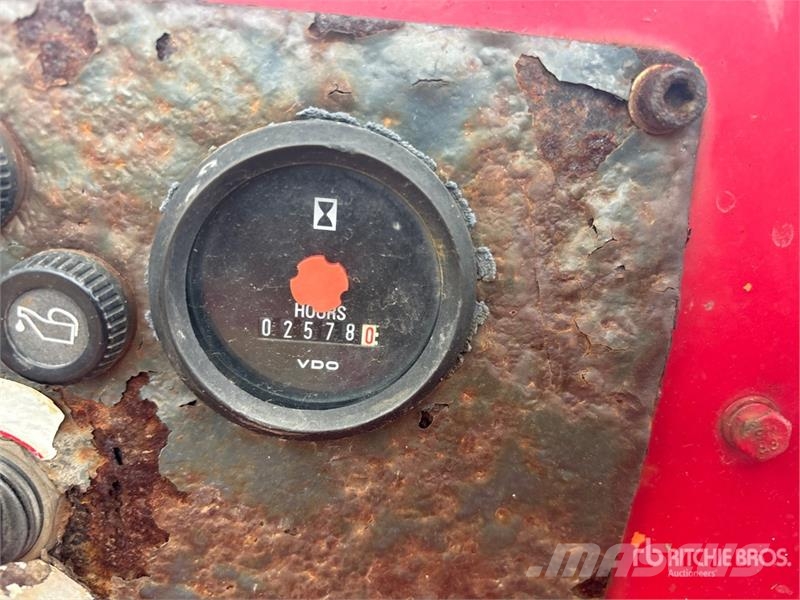 Moffett M5000 رافعات شوكية مثبتة على شاحنات