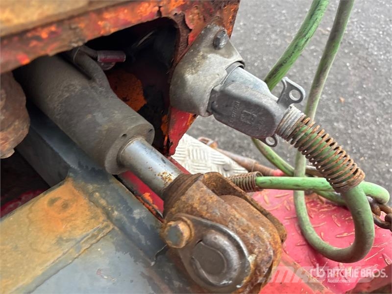 Moffett M5000 رافعات شوكية مثبتة على شاحنات