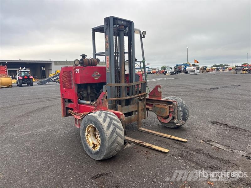 Moffett M5000 رافعات شوكية مثبتة على شاحنات