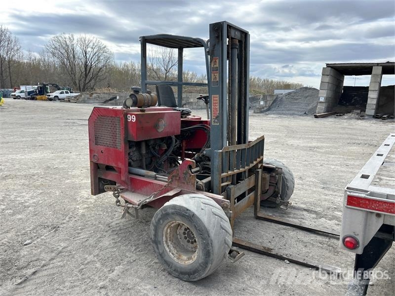 Moffett M5000 Medbringertruck