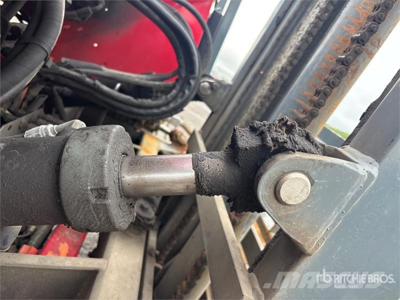 Moffett M5000 رافعات شوكية مثبتة على شاحنات