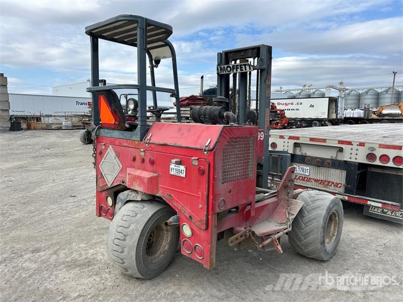 Moffett M5000 Medbringertruck