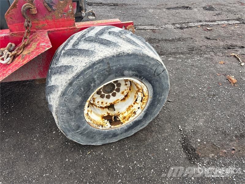 Moffett M5000 رافعات شوكية مثبتة على شاحنات