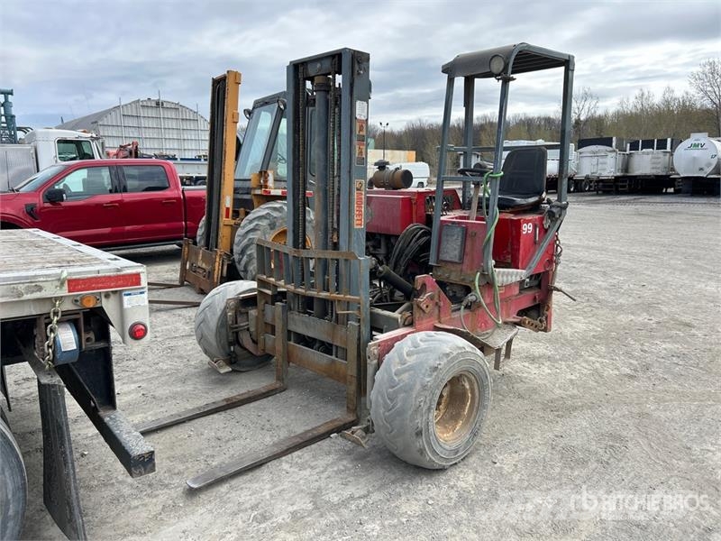 Moffett M5000 Medbringertruck