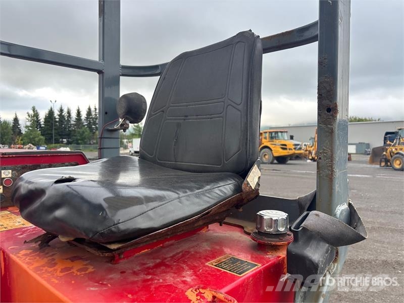 Moffett M5000 رافعات شوكية مثبتة على شاحنات