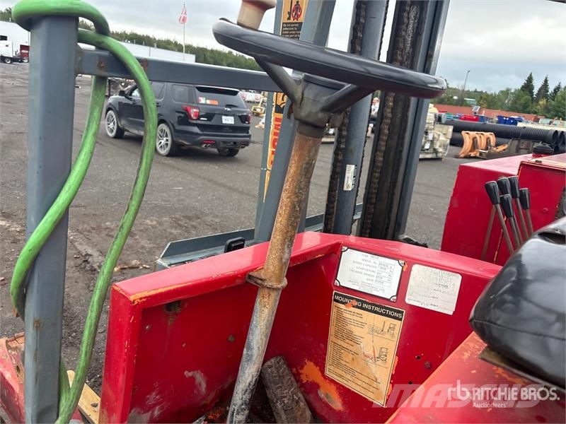 Moffett M5000 رافعات شوكية مثبتة على شاحنات
