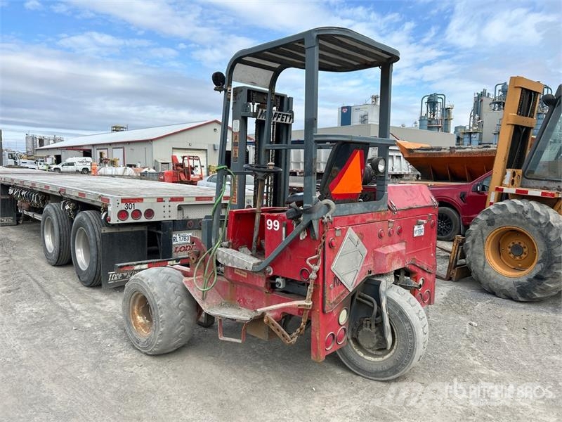 Moffett M5000 Medbringertruck