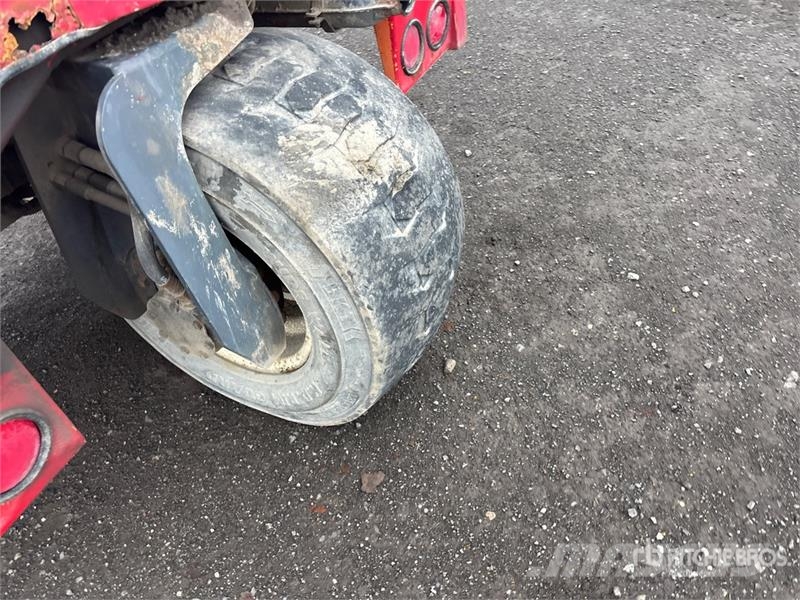 Moffett M5000 رافعات شوكية مثبتة على شاحنات