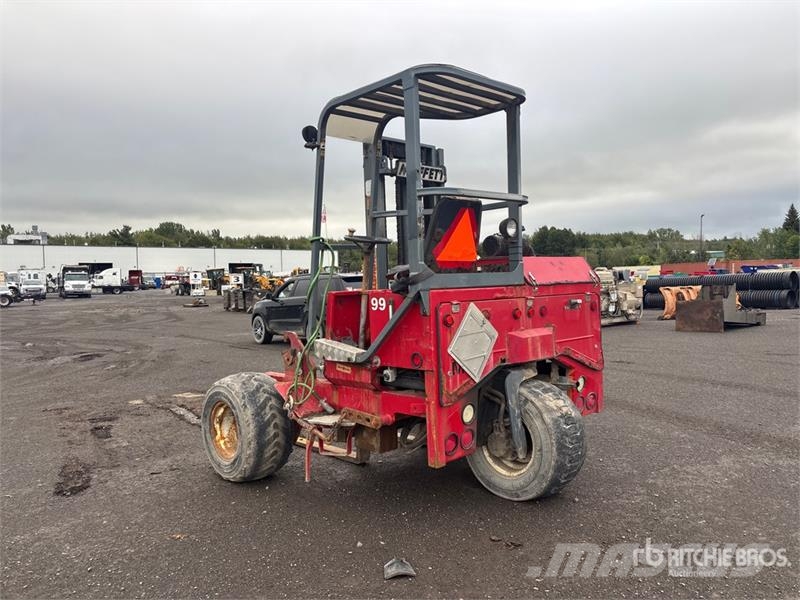 Moffett M5000 رافعات شوكية مثبتة على شاحنات
