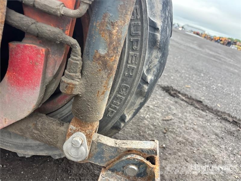 Moffett M5000 رافعات شوكية مثبتة على شاحنات