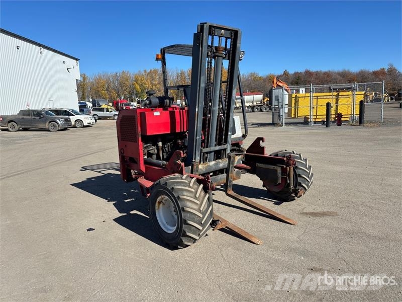 Moffett M7 50.3N 5000 lb 3x3 Truck Mounted Forklift Empilhadores de montagem em camião