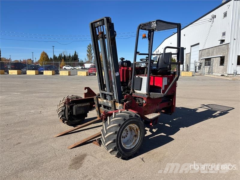 Moffett M7 50.3N 5000 lb 3x3 Truck Mounted Forklift Empilhadores de montagem em camião