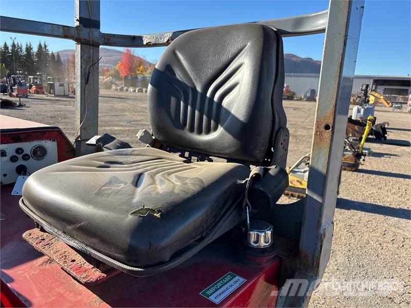 Moffett M750.3N 5000 lb Truck Mounted Forklift Teherautóra szerelt targonca