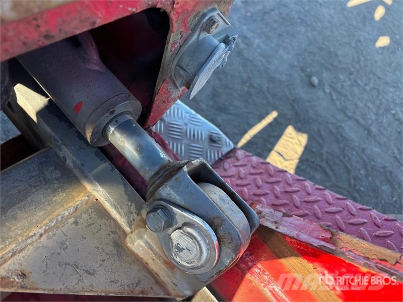 Moffett M750.3N 5000 lb Truck Mounted Forklift Teherautóra szerelt targonca