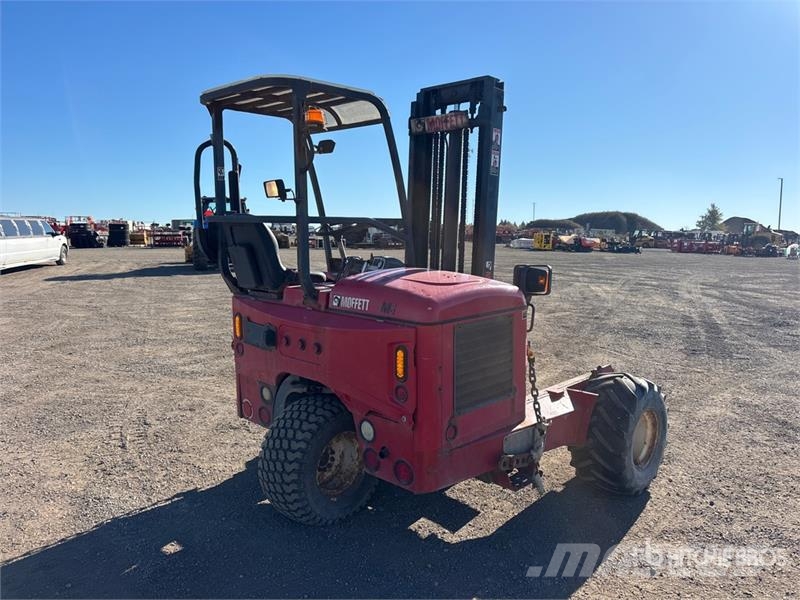 Moffett M8 55.3 5500 lb 3x3 Truck Mounted Forklift Περονοφόρα ανυψωτικά αναρτημένα σε φορτηγά
