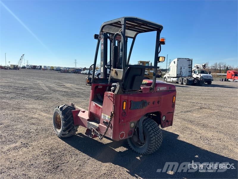 Moffett M8 55.3 5500 lb 3x3 Truck Mounted Forklift Περονοφόρα ανυψωτικά αναρτημένα σε φορτηγά