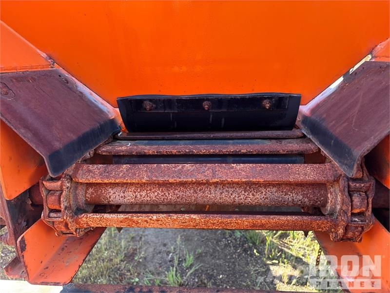 Monroe Slide in Salter Spreader with Pre Wet Syste Hiekan- ja suolanlevittimet
