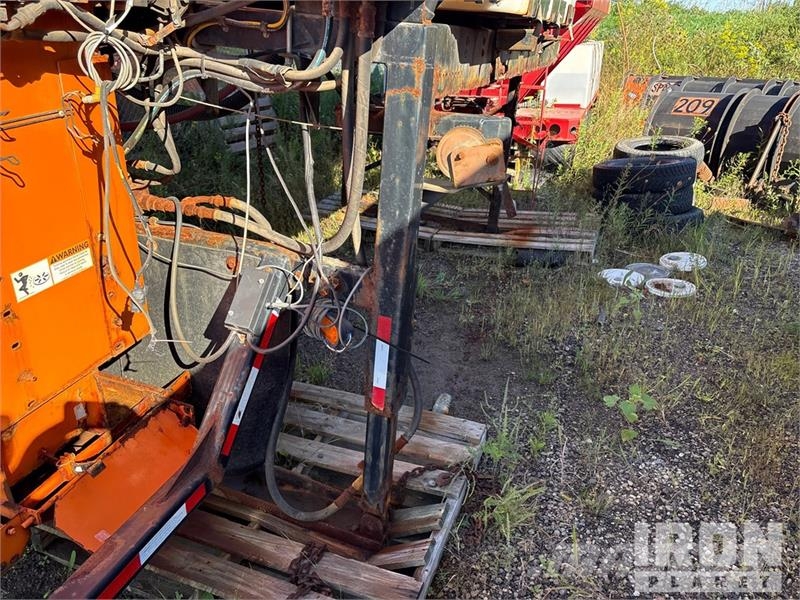 Monroe Slide in Salter Spreader with Pre Wet Syste Hiekan- ja suolanlevittimet