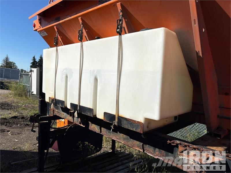 Monroe Slide in Salter Spreader with Pre Wet Syste Hiekan- ja suolanlevittimet