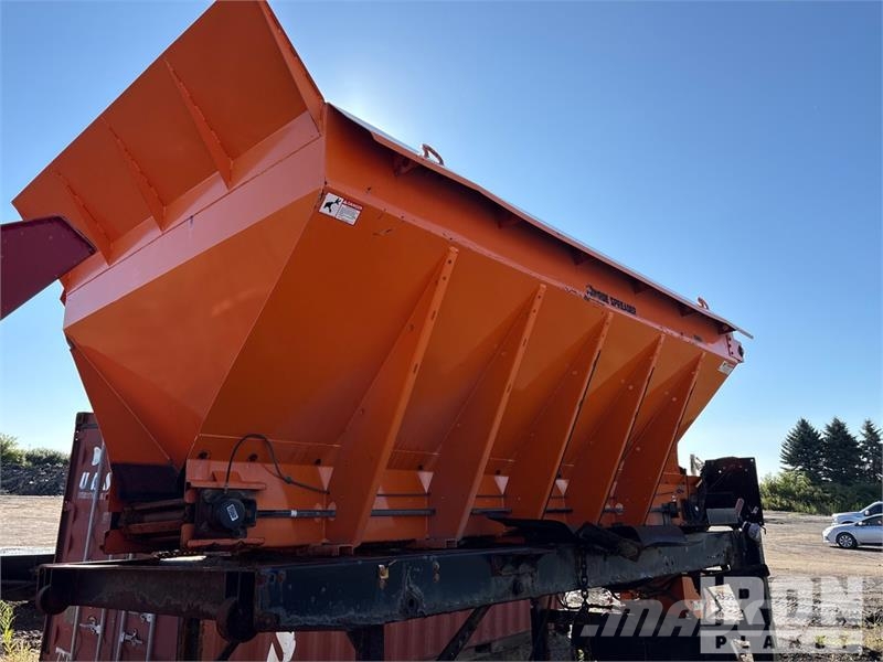 Monroe Slide in Salter Spreader with Pre Wet Syste Hiekan- ja suolanlevittimet