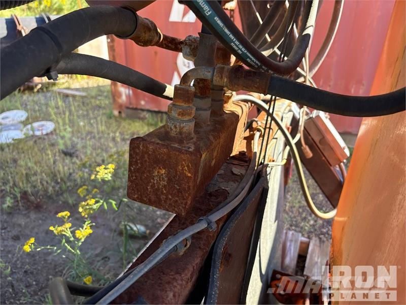 Monroe Slide in Salter Spreader with Pre Wet Syste Hiekan- ja suolanlevittimet