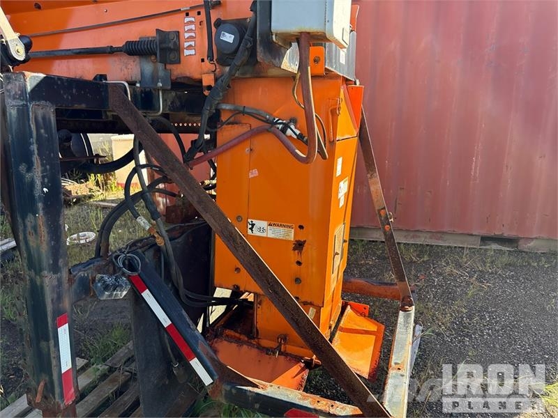 Monroe Slide in Salter Spreader with Pre Wet Syste Hiekan- ja suolanlevittimet