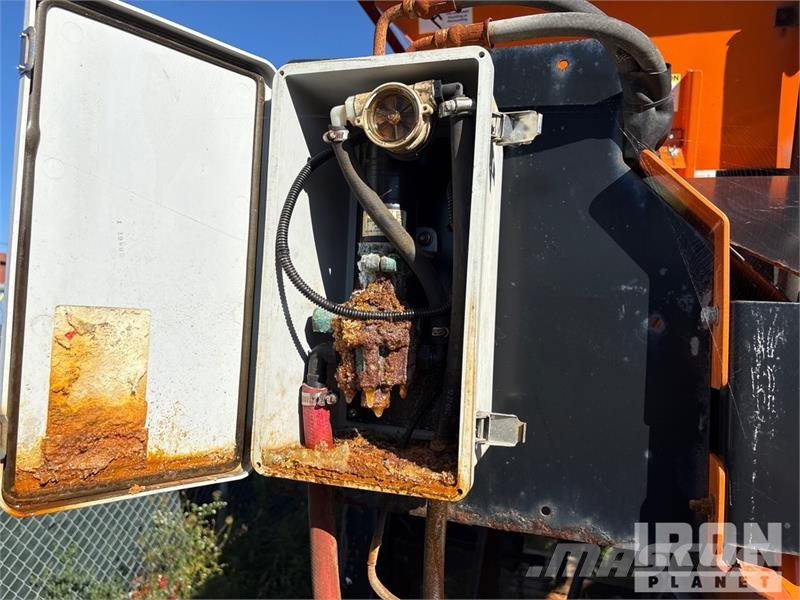 Monroe Slide in Salter Spreader with Pre Wet Syste Hiekan- ja suolanlevittimet