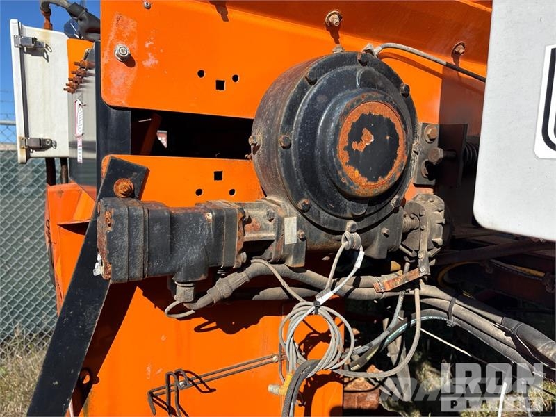 Monroe Slide in Salter Spreader with Pre Wet Syste Hiekan- ja suolanlevittimet