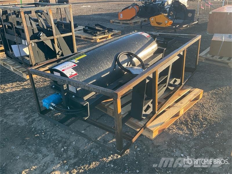  Mower King SSAB72 72 in Skid Steer Broom (Unused) Kefék