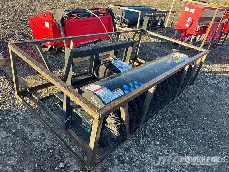 Mower King SSAB72 72 in Skid Steer Broom (Unused) Kefék