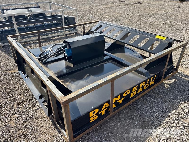Mower King SSRC 72 in Skid Steer Brush Cutter (Unu 牽引式モア/芝刈り機