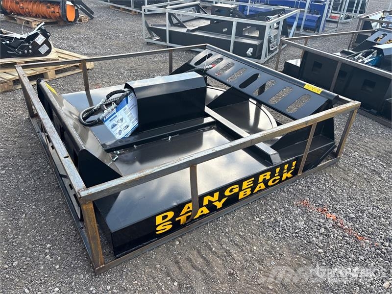 Mower King SSRC 72 in Skid Steer Brush Cutter (Unu 牽引式モア/芝刈り機