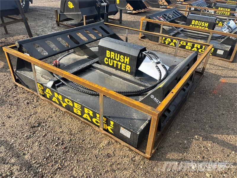 Mower King SSRC 72 in Skid Steer Brush Cutter (Unu Cortadores de relva montados e rebocados