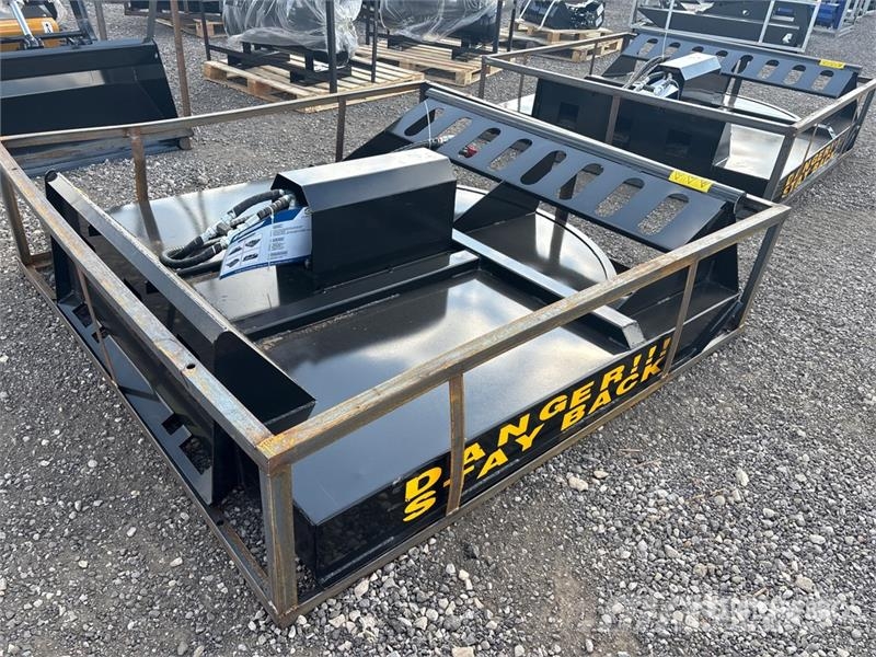 Mower King SSRC 72 in Skid Steer Brush Cutter (Unu 牽引式モア/芝刈り機