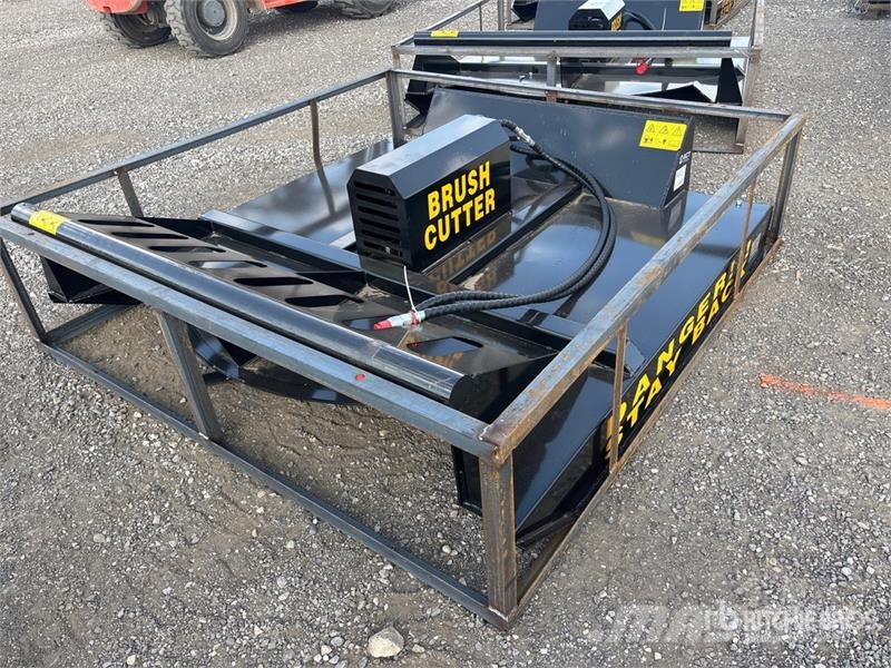 Mower King SSRC 72 in Skid Steer Brush Cutter (Unu 牽引式モア/芝刈り機