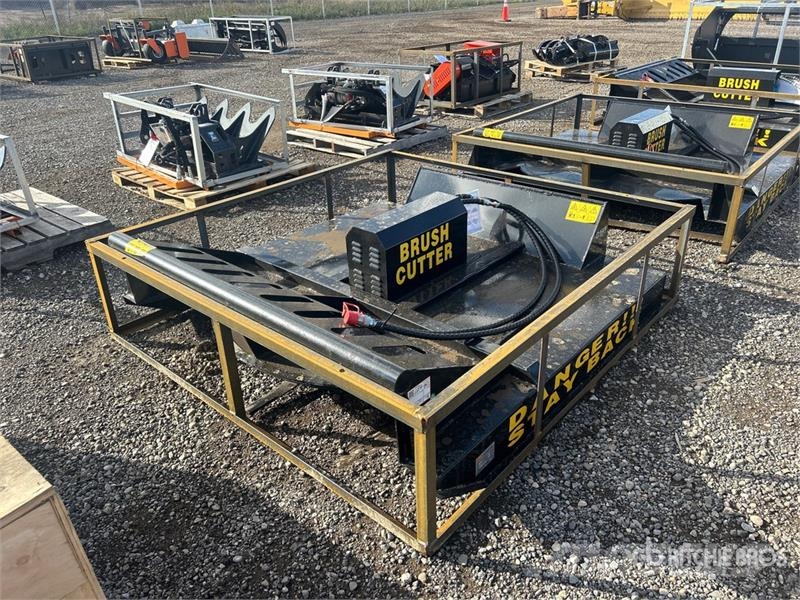  Mower King SSRC 72 in Skid Steer Brush Cutter (Unu 牽引式モア/芝刈り機