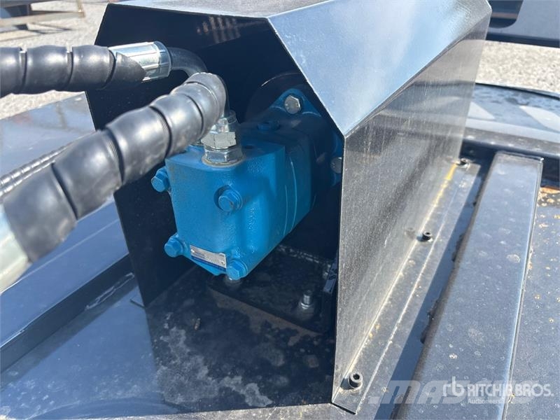  Mower King SSRC 77 in Skid Steer Brush Cutter (Unu ماكينات جز العشب