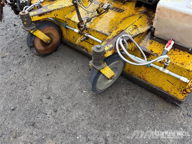 Multi Sweep 425 60 in Hydraulic Broom Attachment Щітки