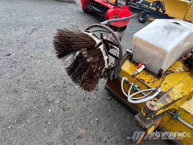 Multi Sweep 425 60 in Hydraulic Broom Attachment Щітки