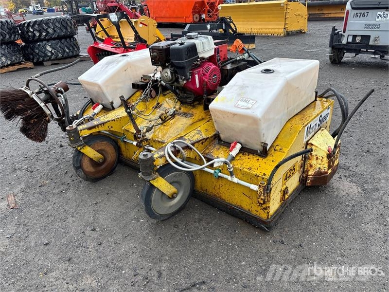 Multi Sweep 425 60 in Hydraulic Broom Attachment Щітки