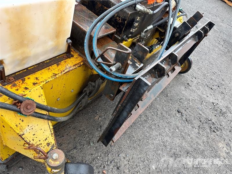 Multi Sweep 425 60 in Hydraulic Broom Attachment Щітки