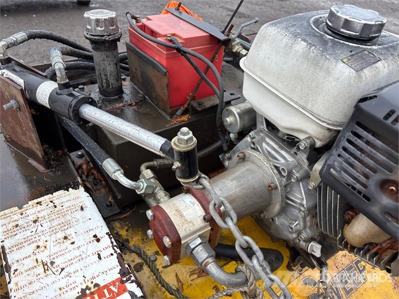 Multi Sweep 425 60 in Hydraulic Broom Attachment Щітки