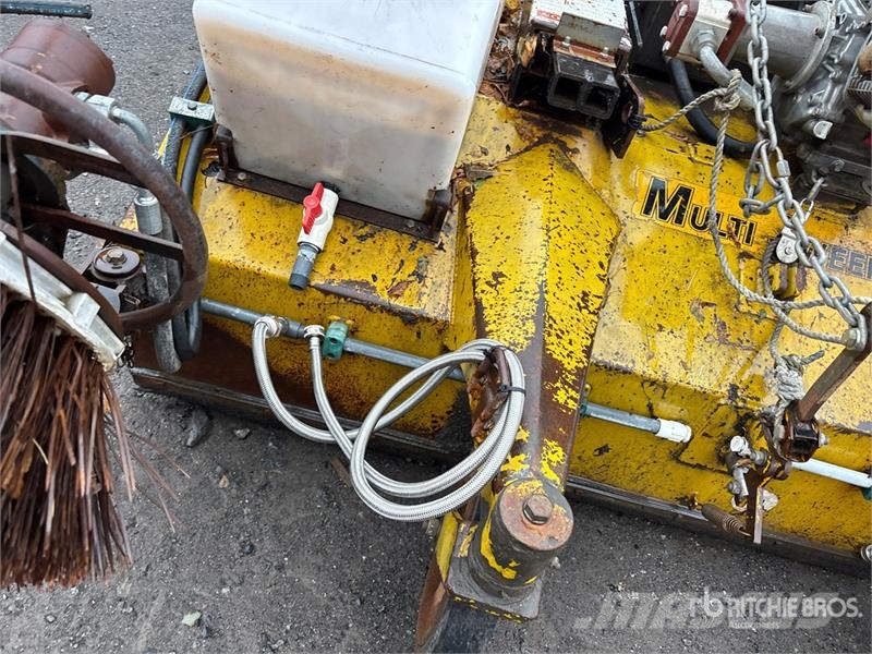 Multi Sweep 425 60 in Hydraulic Broom Attachment Щітки