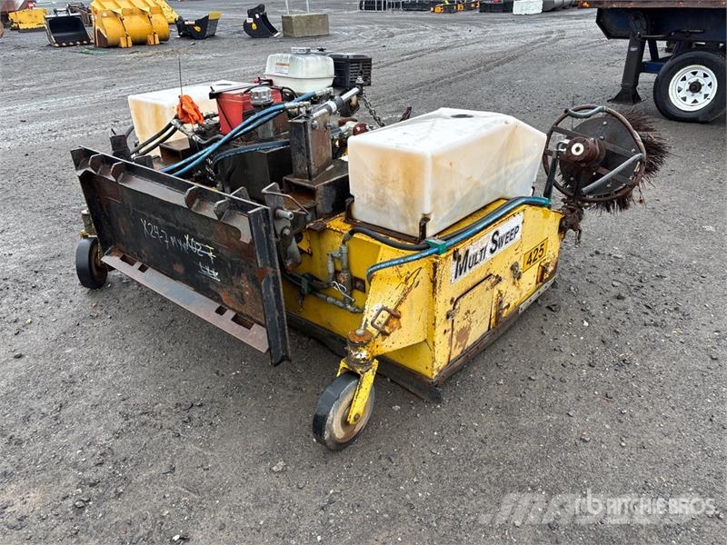 Multi Sweep 425 60 in Hydraulic Broom Attachment Щітки