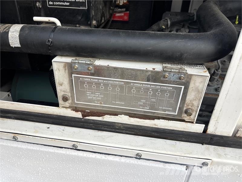 MultiQuip DCA25US14CAN 37 kW Skid-Mounted Generator Set Dízel áramfejlesztők